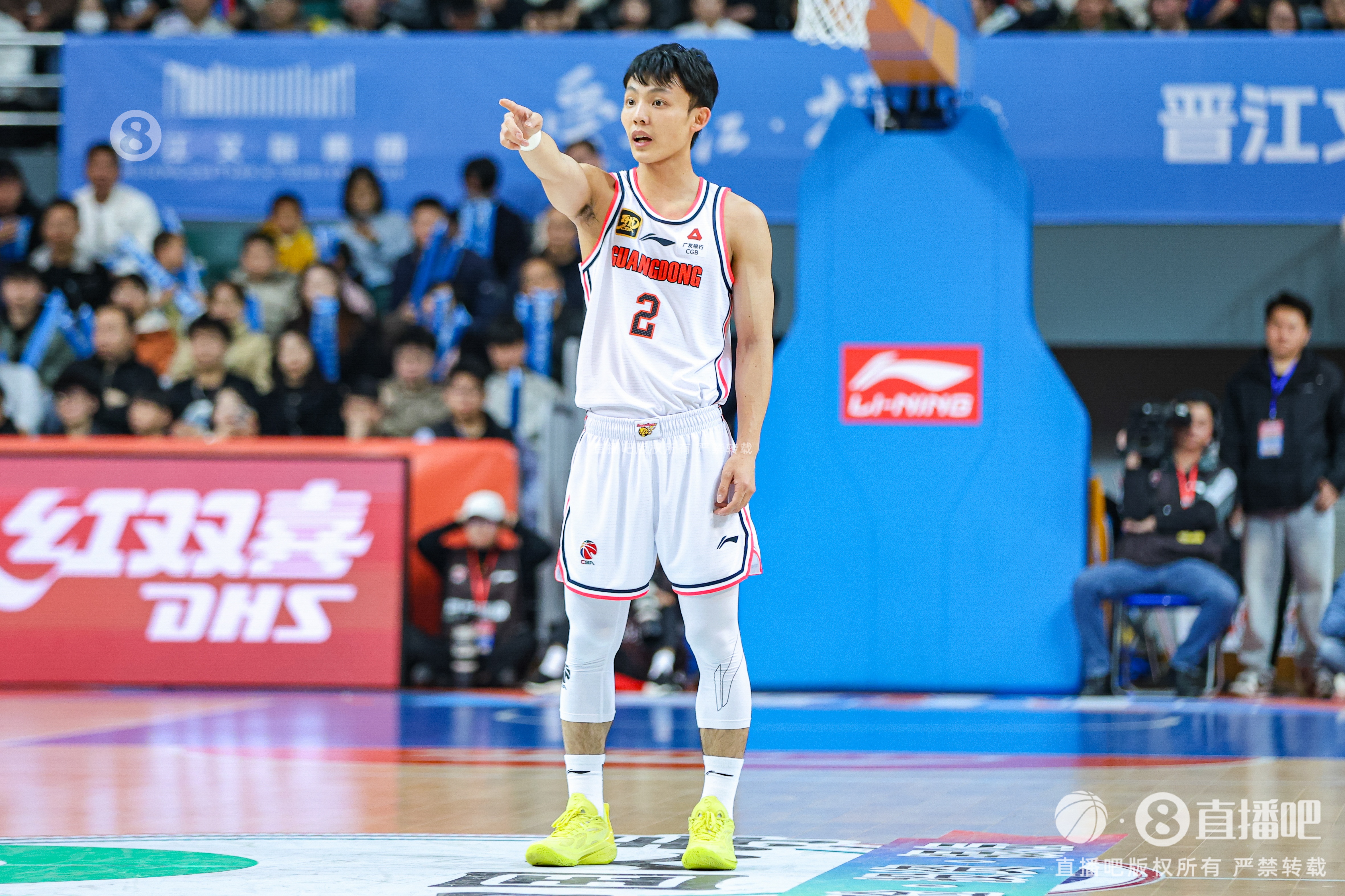手熱！徐杰打滿首節(jié)5中4拿到10分2助 正負(fù)值+17